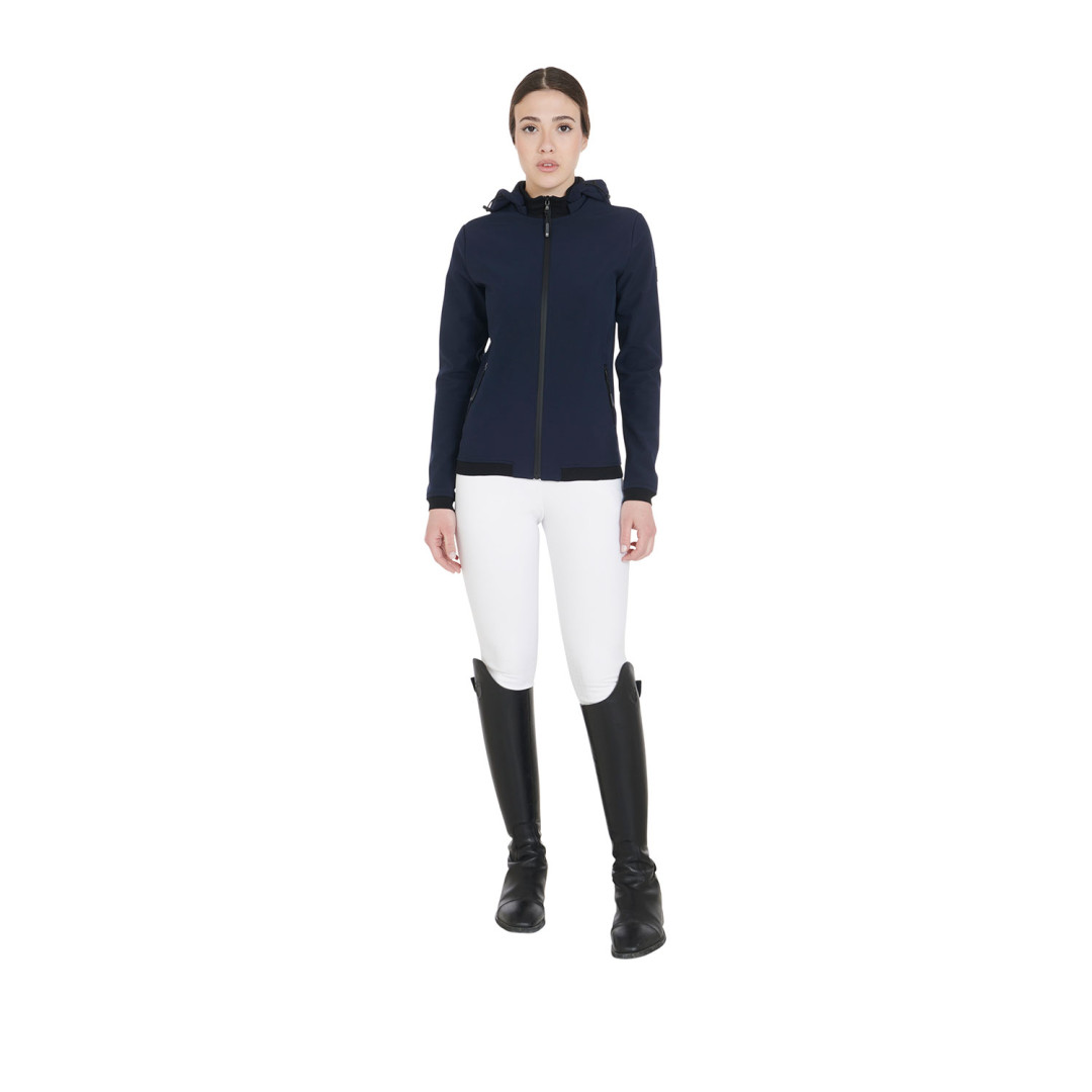 Modelo Gardena Mujer Softshell con Forro Interior Modelo Gardena Mujer Softshell con Forro Interior