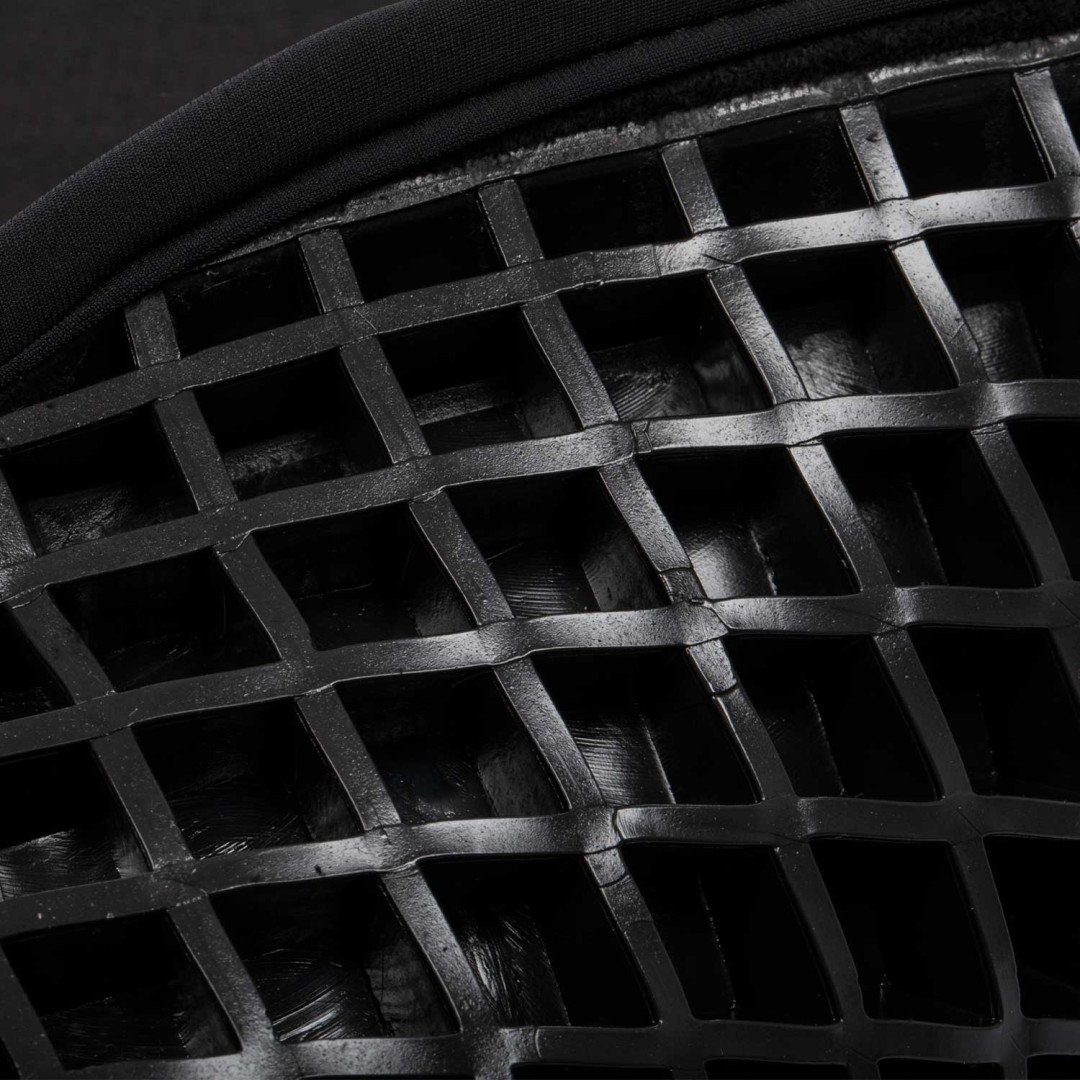 Cadeira com protetor de assento em gel