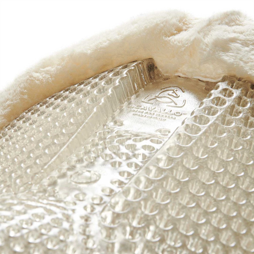 Gel Pad und Rear Riser Full Lammfell