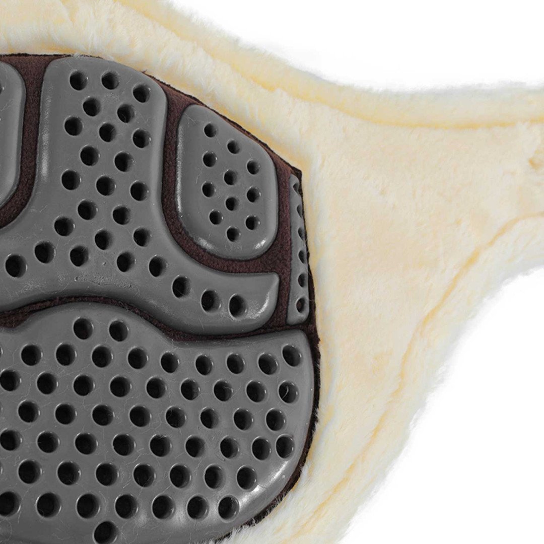 Girth removível em lã ecológica e fivelas em aço inoxidável.