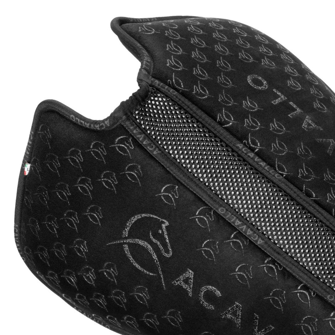 Sistema de aderência de silicone para adestramento com espuma viscoelástica e sem coluna vertebral.