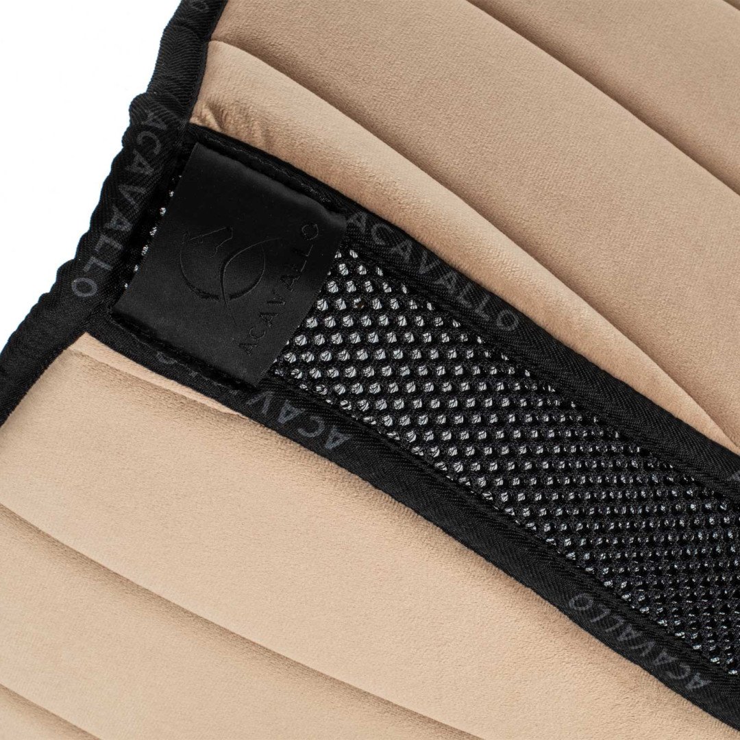 Almofada quadrada acolchoada estilo Louvre com salto