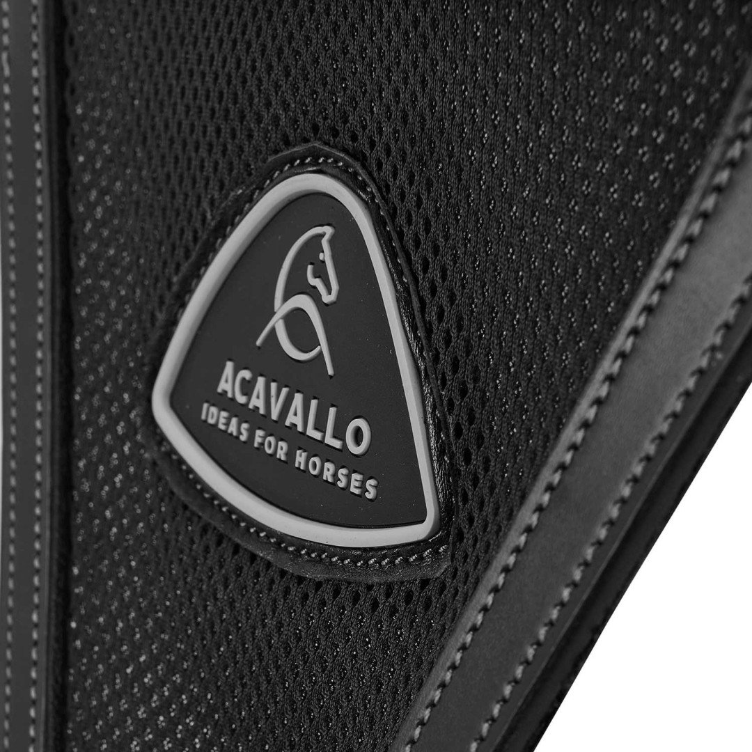 Martingale en cuir avec insert en maille