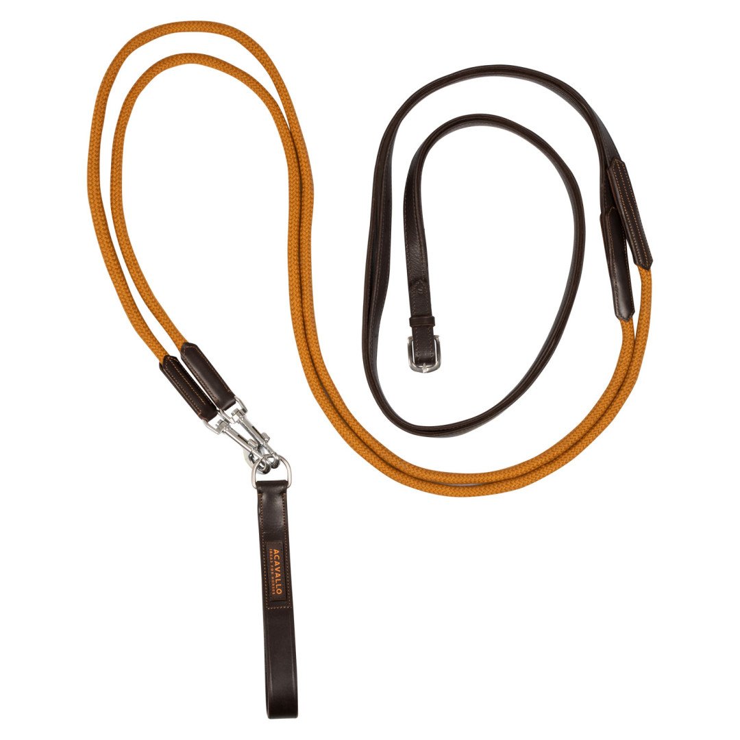 Rênes en cuir souple avec corde en nylon.