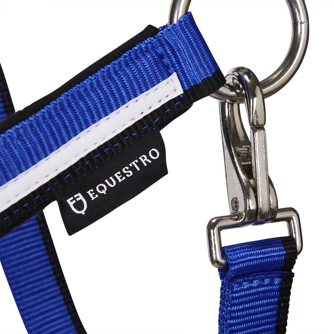 Cabeção de nylon Equestro , modelo C, com acabamento branco.