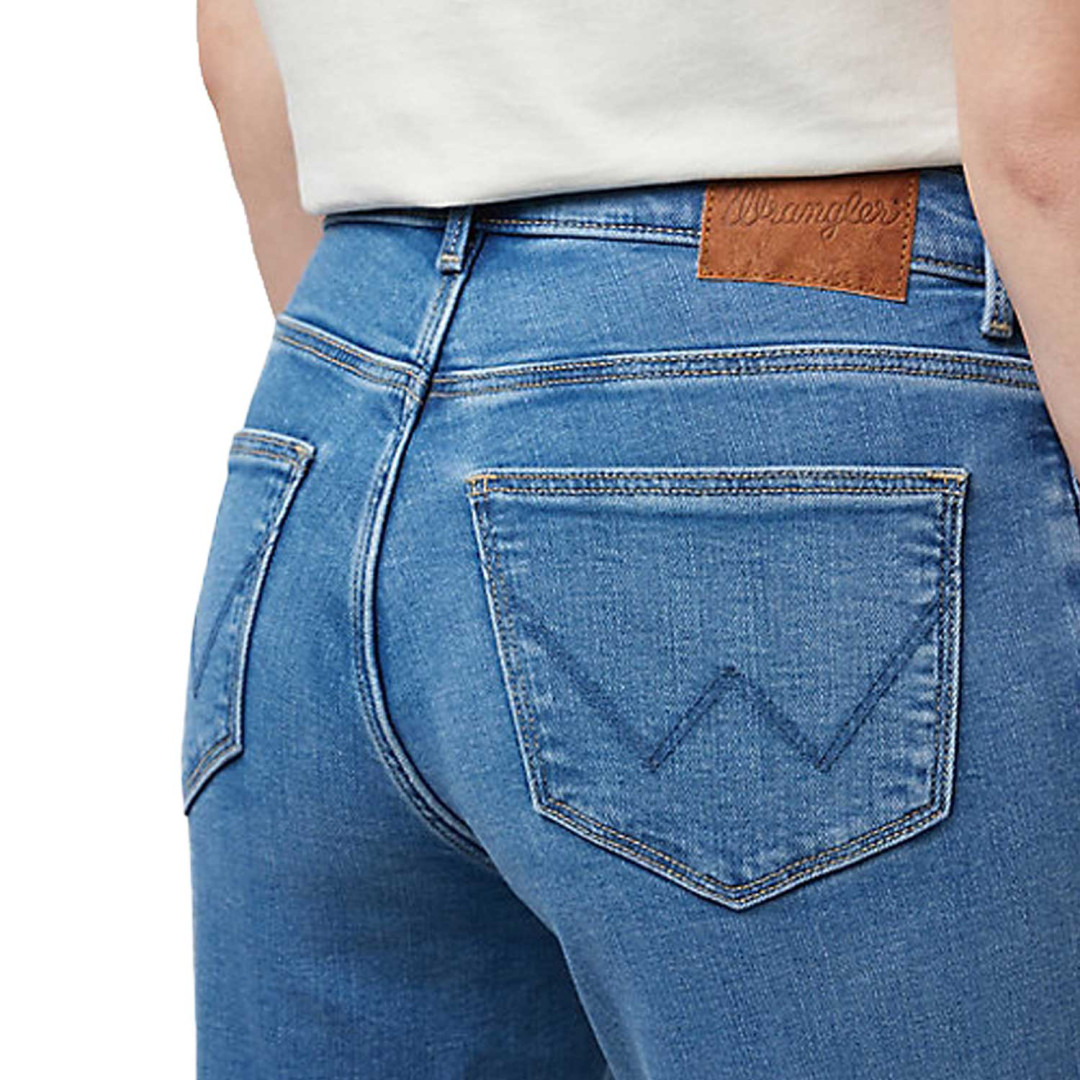 Jeans Wrangler Modello Arizona Classic Straight Stretch Wash Jeans Wrangler Modello Arizona Classic Straight Stretch Wash