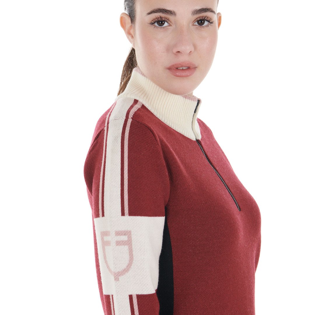 Damenpullover mit hohem Kragen und Reißverschluss