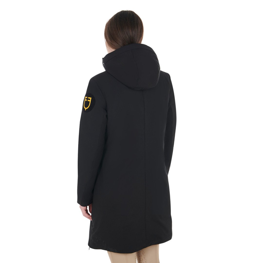 Wasserabweisende und winddichte Daunenjacke für Damen