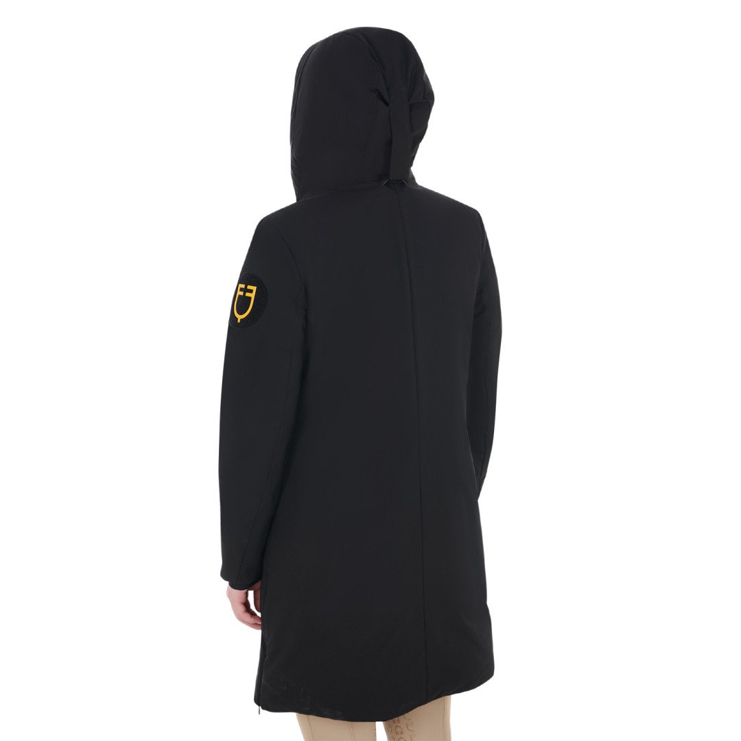 Wasserabweisende und winddichte Daunenjacke für Damen