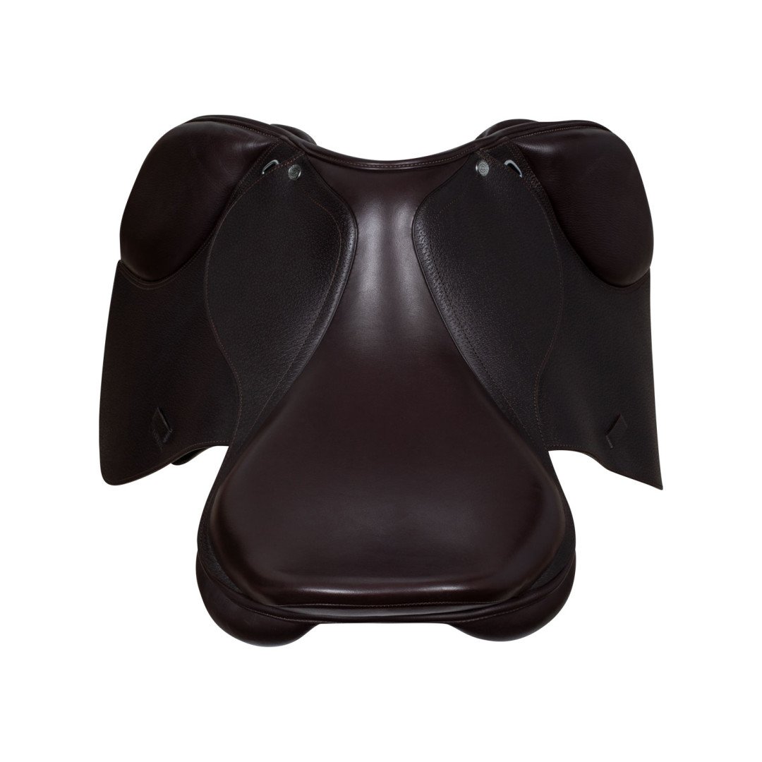 Selle de saut EQUESTRO en cuir français martelé
