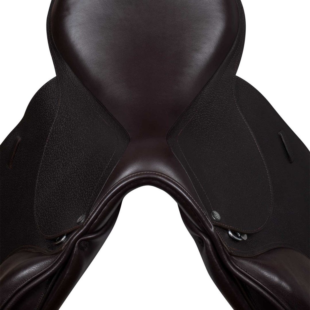 Selle de saut EQUESTRO en cuir français martelé