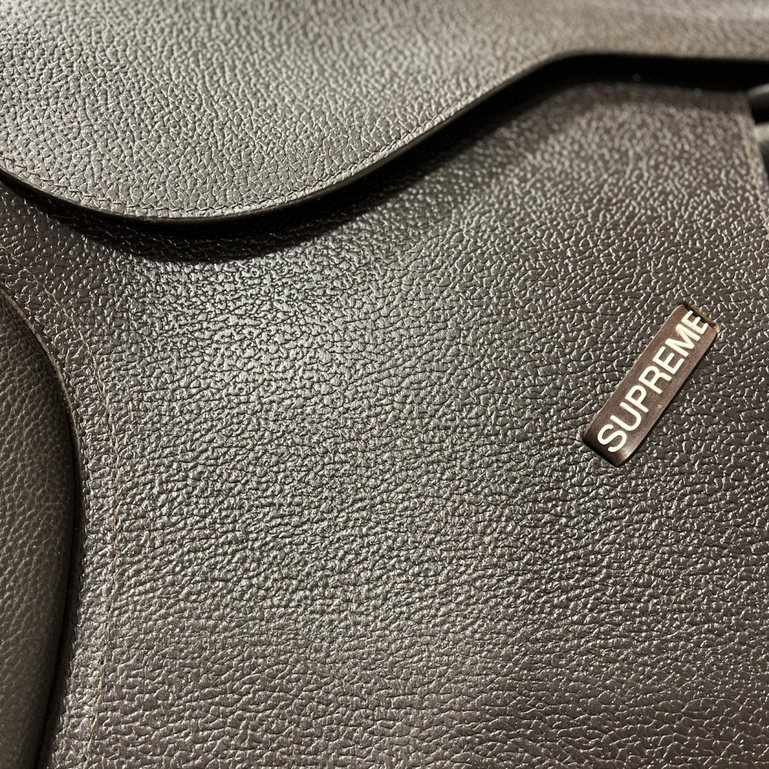 Selle de saut Supreme Atlanta avec bandeau interchangeable (4 bandeaux inclus)