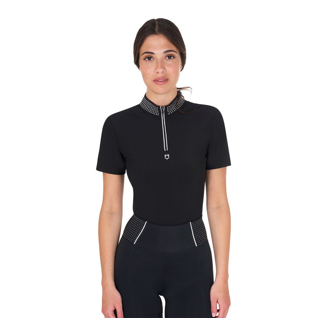 Polo training donna slim fit con zip e strass sul colletto