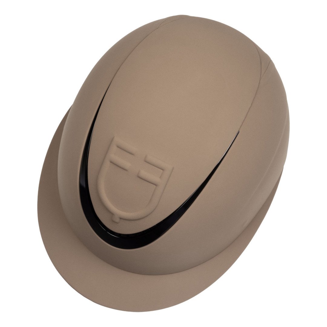 Women's cap with wide visor and embossed logo