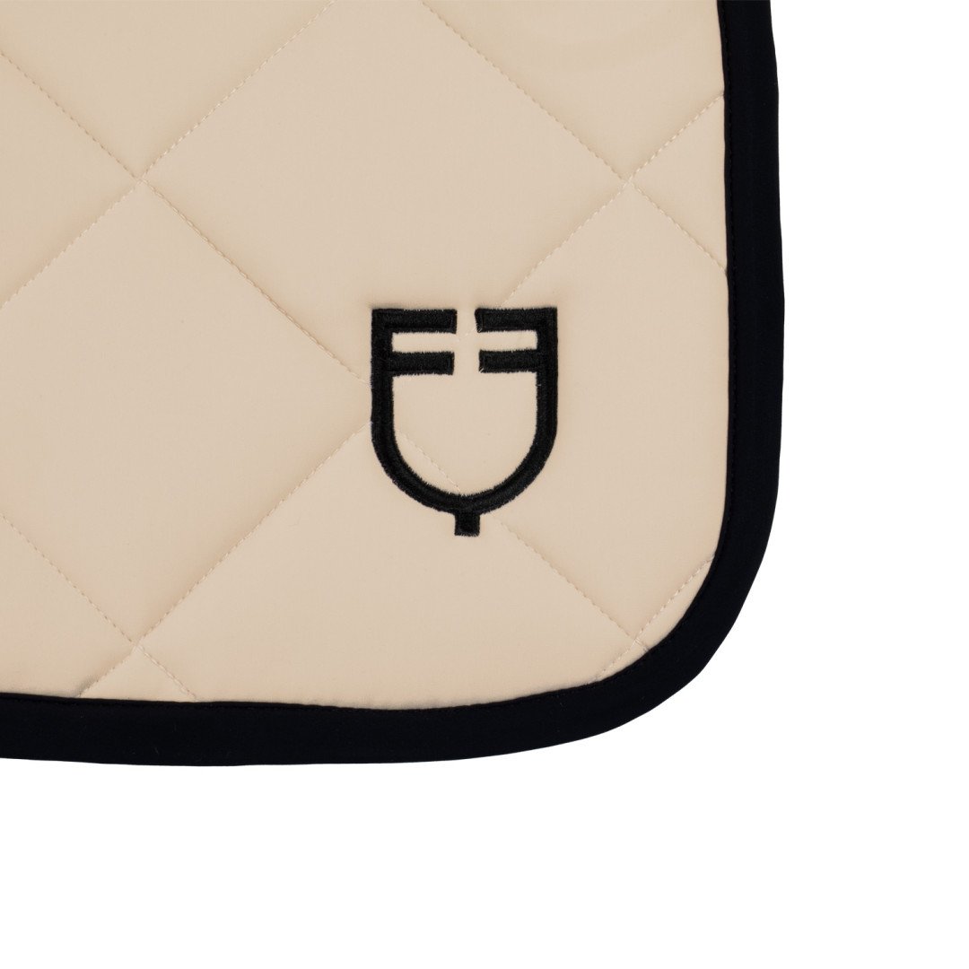 Sattelpads aus Equestro Gewebe der Black Line Edition