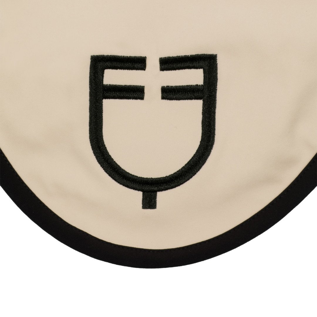 Gorra de tejido técnico edición línea negra