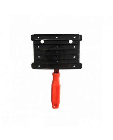 Curry combs  Strong iron curry comb with plastic handle 3,98 €
