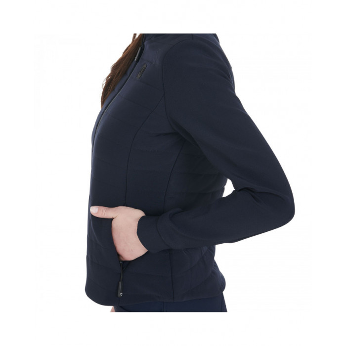Capispalla Donna Monta Inglese  Giacchetto Equestro Donna In Tessuto Tecnico Modello Hamar 118,85 € Capispalla Donna Monta Inglese  Giacchetto Equestro Donna In Tessuto Tecnico Modello Hamar 118,85 €