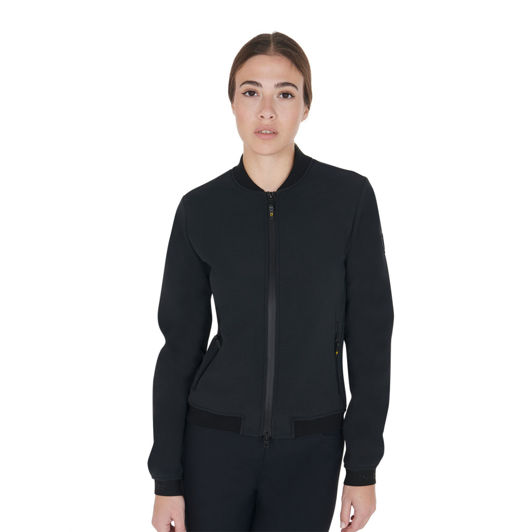 Vêtements d'extérieur  Bomber pour femme en tissu technique 130,33 € Vêtements d'extérieur  Bomber pour femme en tissu technique 130,33 €