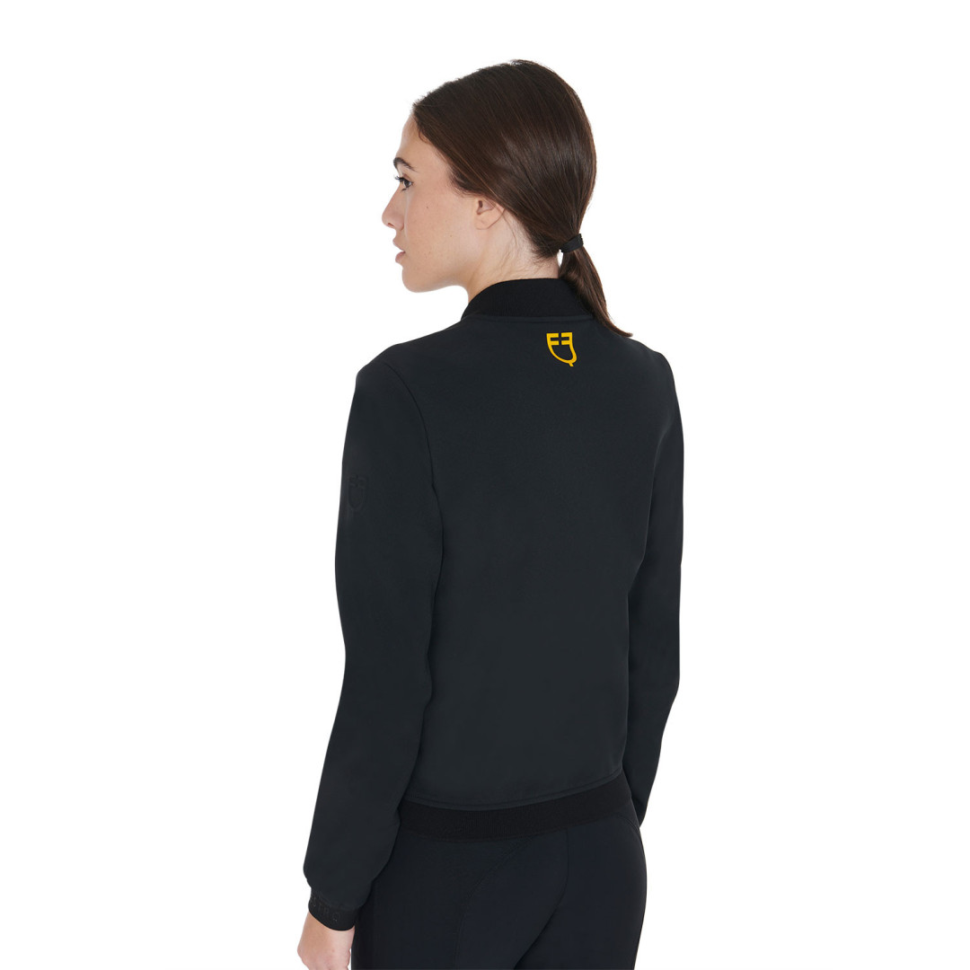Vêtements d'extérieur  Bomber pour femme en tissu technique 130,33 € Vêtements d'extérieur  Bomber pour femme en tissu technique 130,33 €