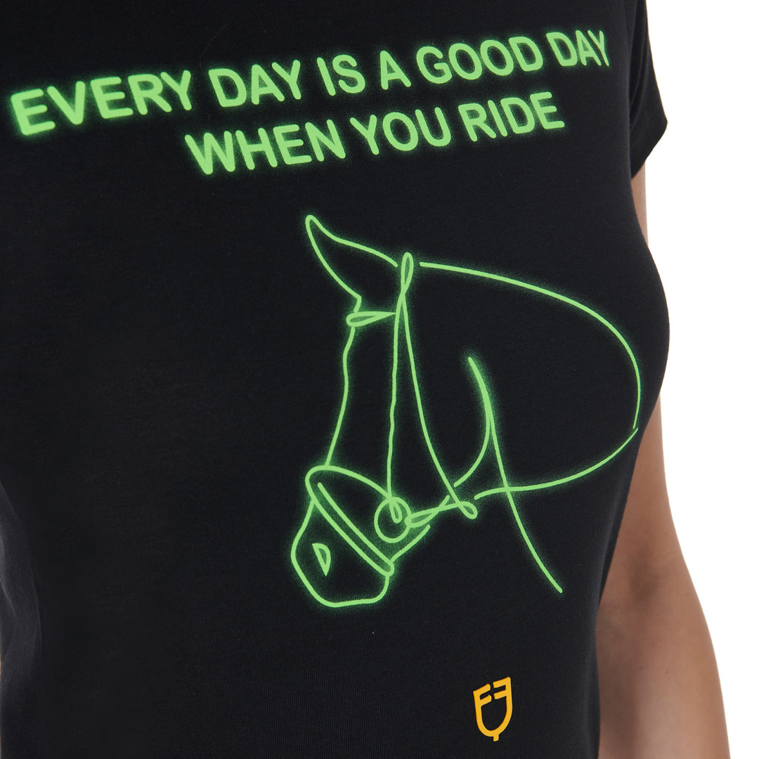 T-shirt  T-shirt donna slim fit con stampa fluorescente 48,36 €