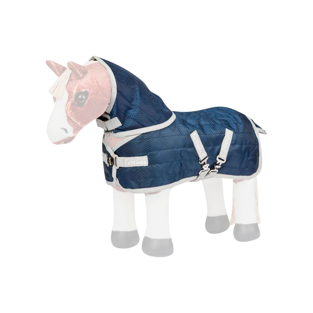 Giochi  TOY PONY STABLE-TEK RUG NAVY 35,66 € Giochi  TOY PONY STABLE-TEK RUG NAVY 35,66 €