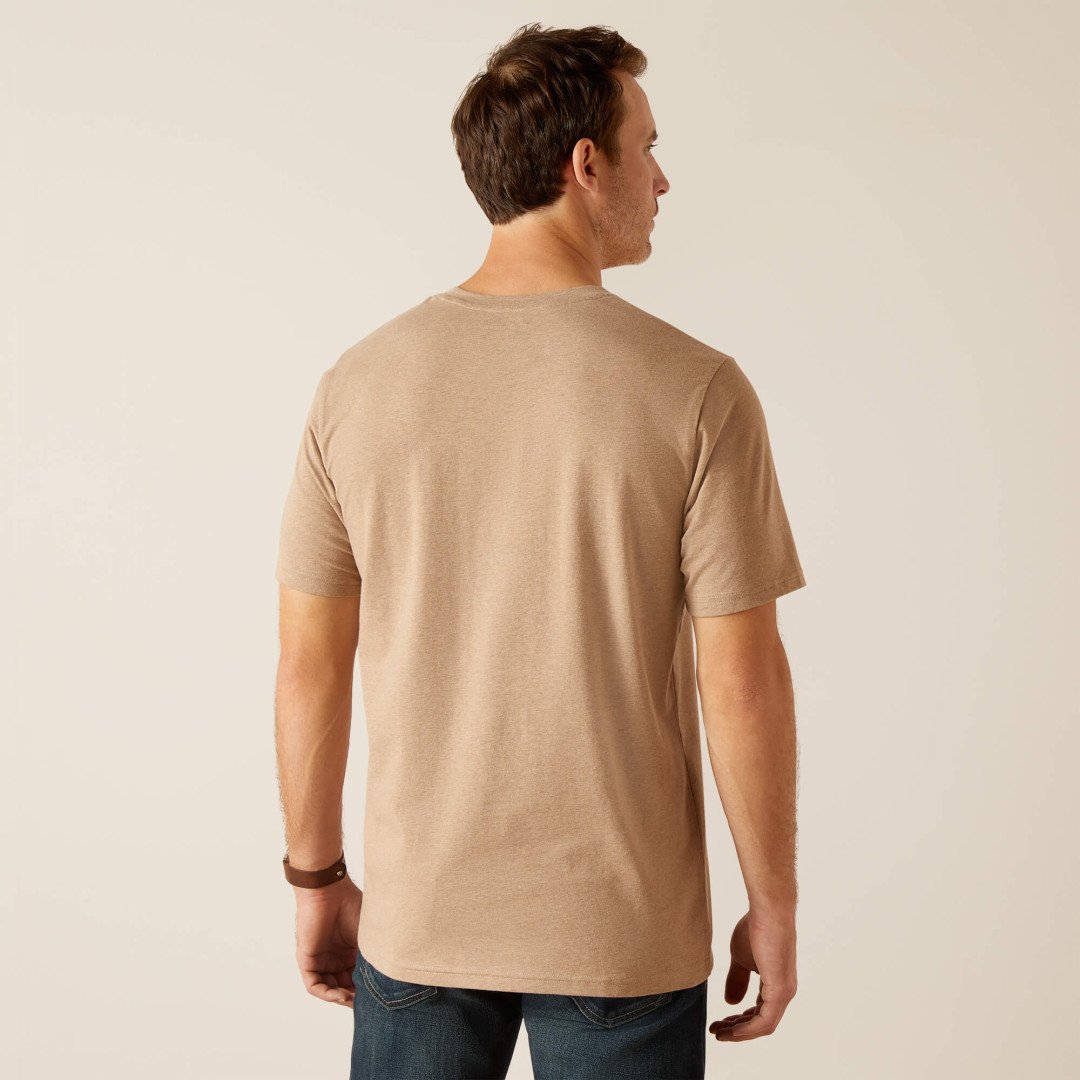 T-Shirt Ariat - MNS Vetical Logo 38,52&nbsp;€