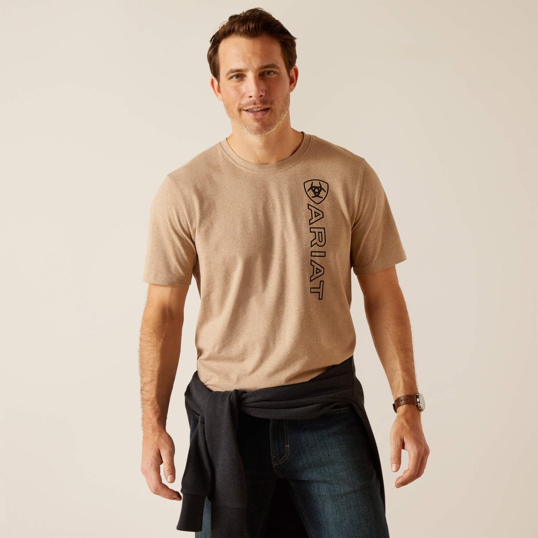 T-Shirt Ariat - MNS Vetical Logo 38,52&nbsp;€